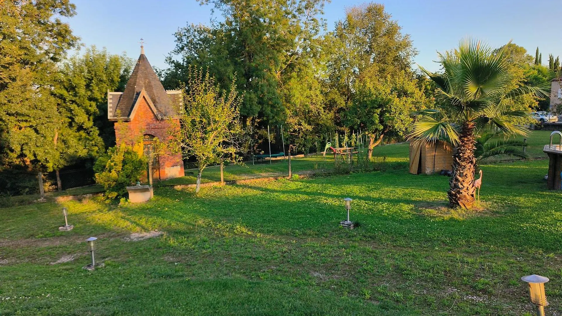 Couette-café Bed and Breakfast Vegetal Jungle à Blaye-Les-Mines France